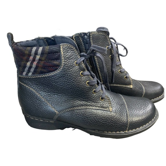 Clarks Shoes - Clark’s Collection Ankle Boots Size 8.5 Navy EUC